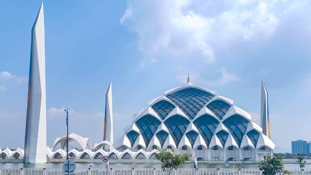 Panduan Rental Mobil Bandung Lepas Kunci: Syarat, Tips, dan Keuntungannya